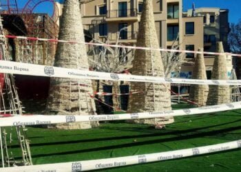 Заради вандалски прояви: Демонтират коледната украса във Варна по-рано от предвиденото
