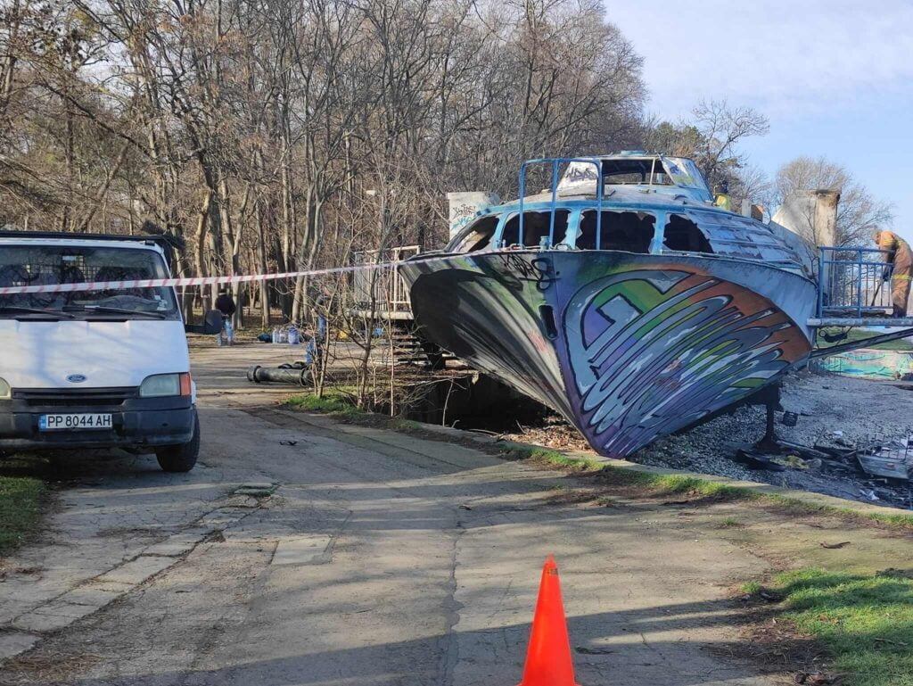 Премахнаха Кометата от парка в Аспаруово