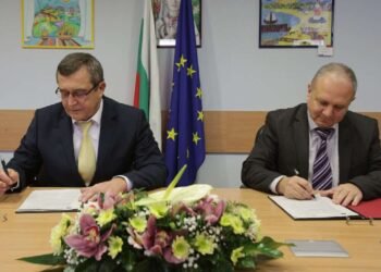 МОН: 100 000 деца и ученици ще получат обща и допълнителна подкрепа за личностно развитие по проект „Успех за теб“