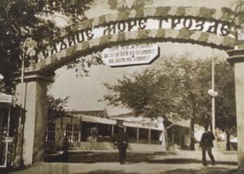 Светещи табели и реклами с аероплан, така са рекламирали Варна през миналия век