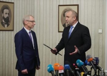 НС отхвърли декларацията на "Продължаваме Промяната", те ще върнат мандата неизпълнен (ОБЗОР)