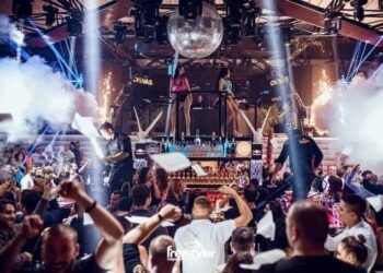 Популярен плаващ нощен клуб в Белград потъна по време на новогодишен купон (ВИДЕО)