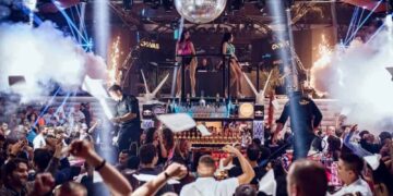 Популярен плаващ нощен клуб в Белград потъна по време на новогодишен купон (ВИДЕО)