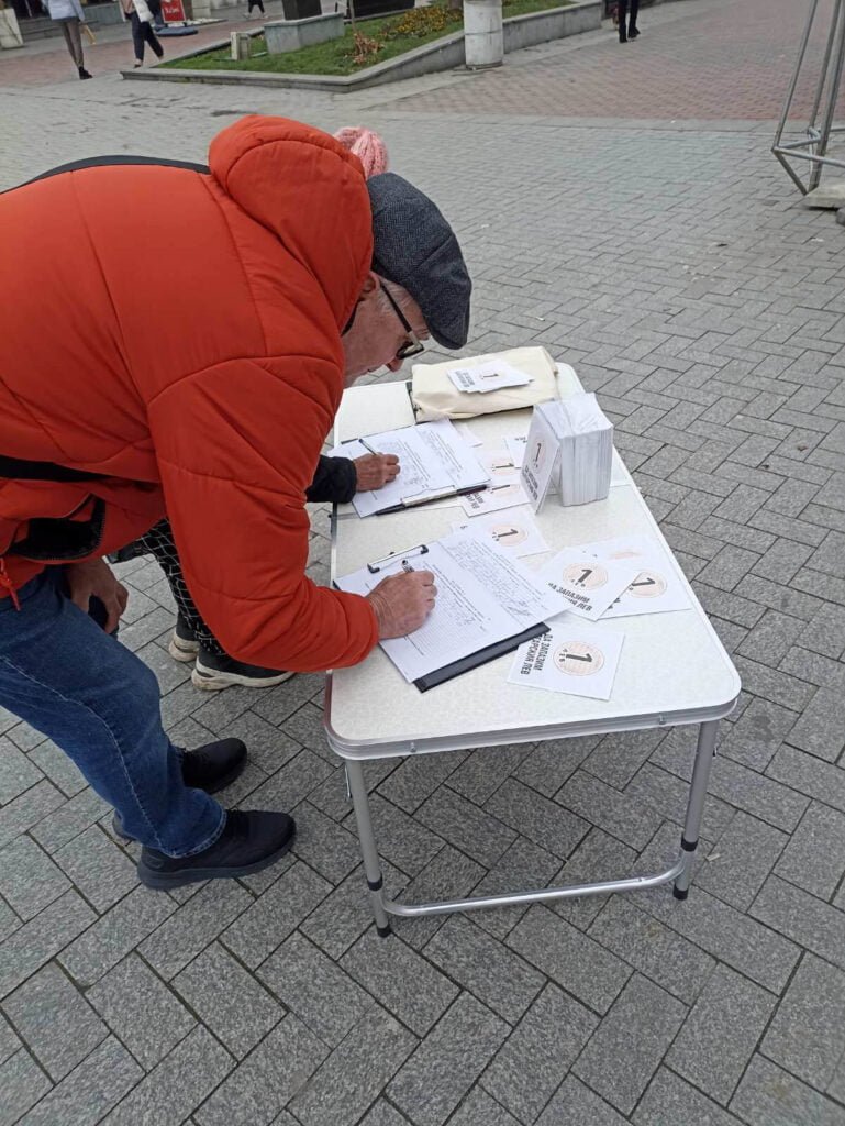 Няколко хиляди подписа са събрани във Варна, в подкрепа инициирането на Референдум "Да запазим българския лев"