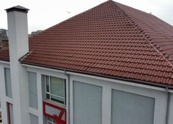 Родители от Варна настояват за пълно обследване на покривната конструкция на СУ "Димчо Дебелянов"