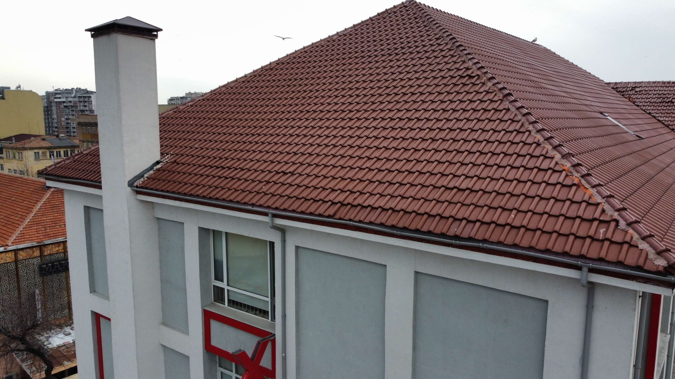 Родители от Варна настояват за пълно обследване на покривната конструкция на СУ "Димчо Дебелянов"