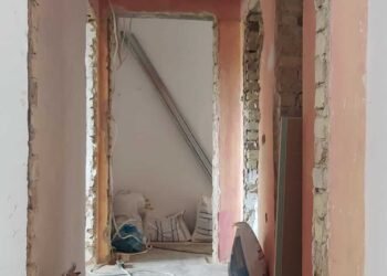 Варненци организират благотворително събитие в подкрепа на самотна майка с две деца, за ремонт на жилището им