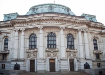 Таксите за студенти и докторанти в държавните висши училища да отпаднат още тази година