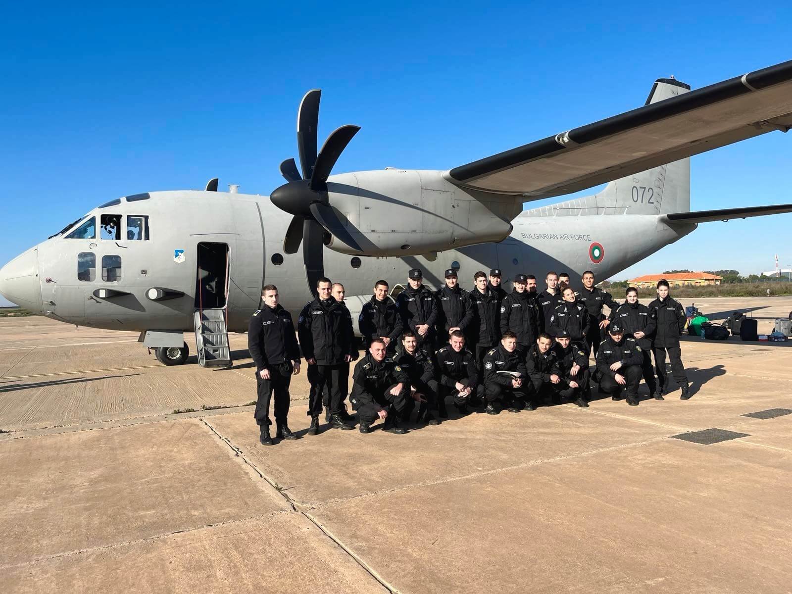 Военният самолет Спартан“ върна във Варна 23-ма курсанти, плавали на „Св. св. Кирил и Методий“