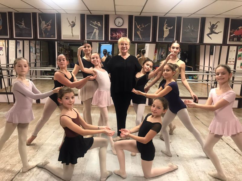 Балетна формация Звездна дъга спира дъха с красотата си