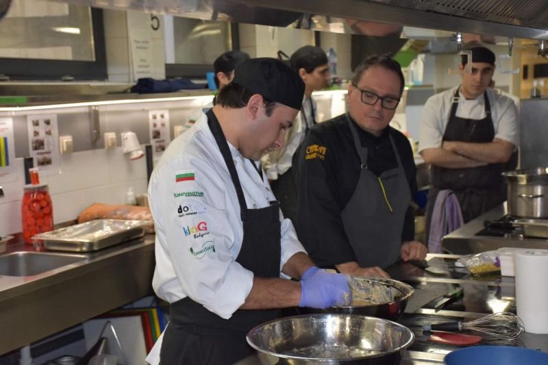 Кулинарни студенти се обучават на уникален бизнес модел