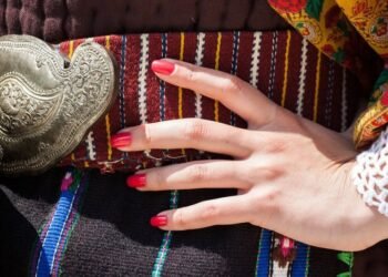 Варненски читалища закупиха носии за съставите си с европейски средства