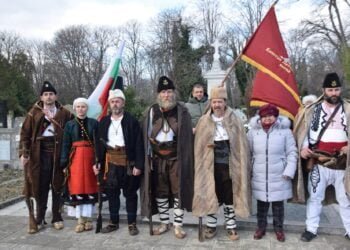 Във Варна почетоха паметта на Капитан Петко войвода (СНИМКИ)