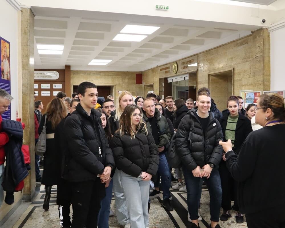 Голям интерес към първия за 2023 г. Ден на отворени врати за кандидат-студенти в Икономически университет – Варна