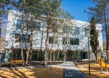 Служителите на Главна инспекция по труда подкрепиха Фондация „Карин дом“ с дарение от близо 5300 лв.