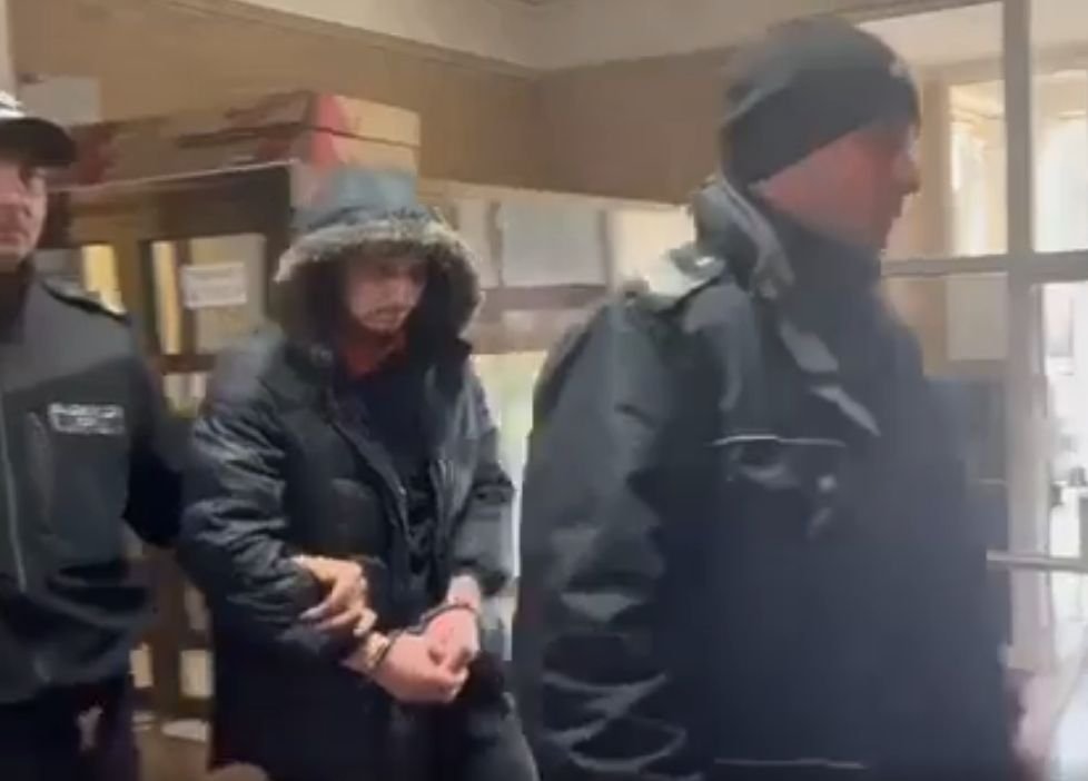 Алекси остава в ареста, след гаврата с върастна жена в Синдел