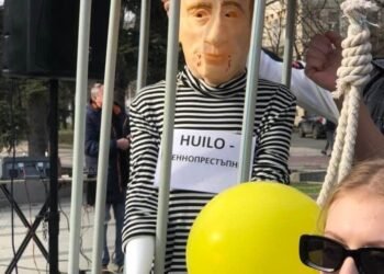 Стотици се включиха в митинга във Варна под надслов "Не на руzzкия терор"