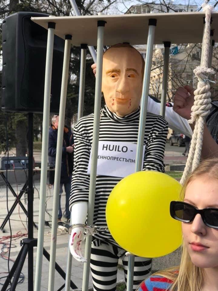 Стотици се включиха в митинга във Варна под надслов "Не на руzzкия терор"