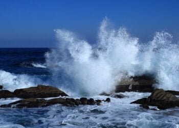 Студено и ветровито ще бъде днес във Варна