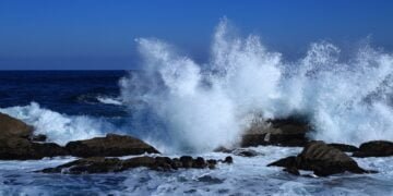 Студено и ветровито ще бъде днес във Варна