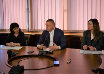 Във Варна подписаха първите договори за общинско финансиране на техническата документация за саниране