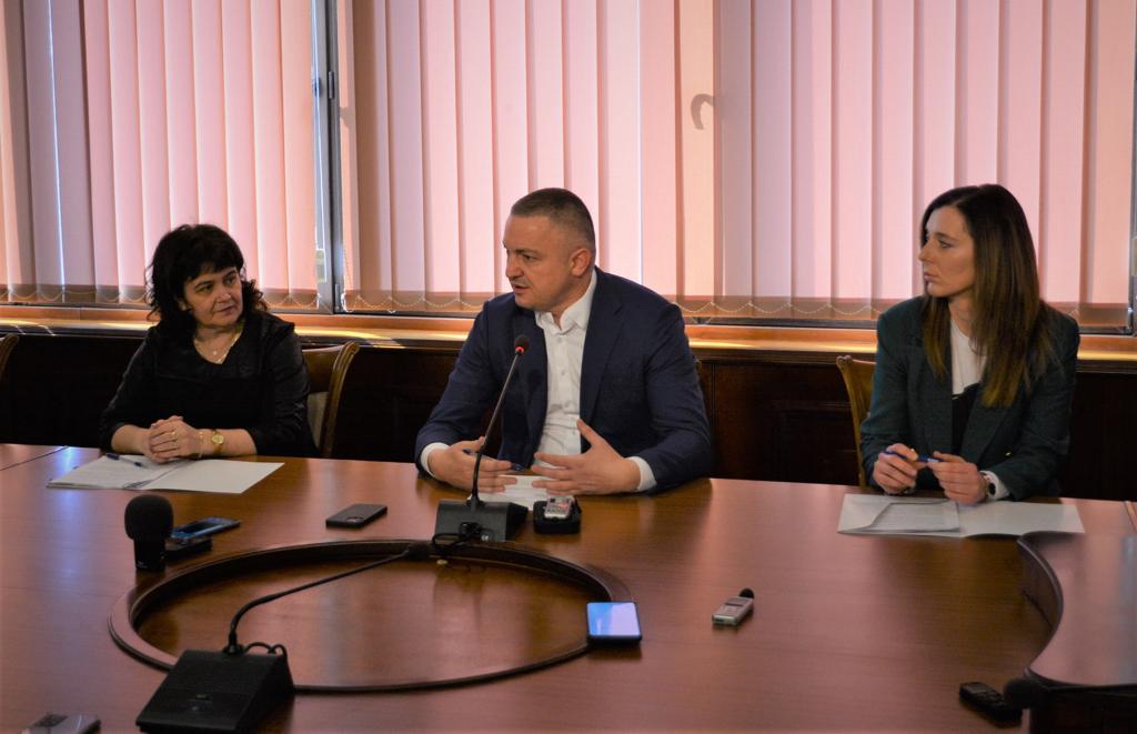 Във Варна подписаха първите договори за общинско финансиране на техническата документация за саниране