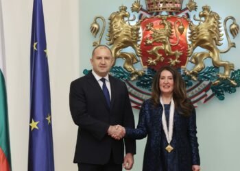 Държавният глава Румен Радев удостои посланика на САЩ у нас Херо Мустафа с орден „Мадарски конник“