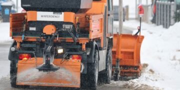 337 снегопочистващи машини обработват републиканските пътища