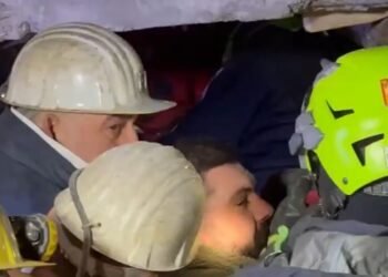Двумесечно бебе и мъж бяха спасени в Турция 128 часа след земетресенията