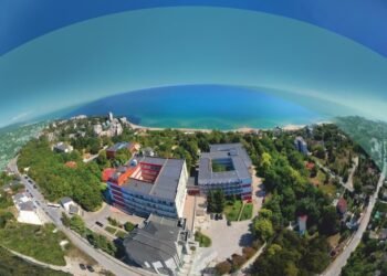 Варненският свободен университет е в топ 3 на частните университети в България