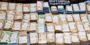 Недекларирана валута в размер на 700 000 евро откриха митнически служители в района на ГКПП Ферибот Оряхово