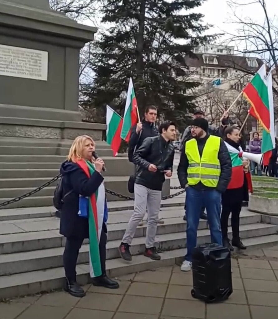 Стотици варненци се включиха в шествието за мир и неутралитет