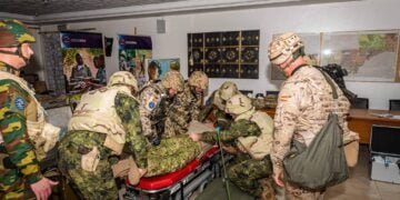 Екипи на ВМА посрещат националния празник на пост зад граница (СНИМКИ)