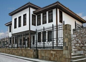 в Музея на Възраждането (ул. "Д-р. Людвик Заменхов" 21) ще бъде представен каталог "Стара Варна в картини