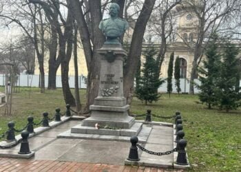 Граждани с бърза реакция! Няма и следа от вандалската проява върху паметника на Граф Игнатиев!