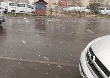 Пролетен сняг изненада варненци (ВИДЕО)