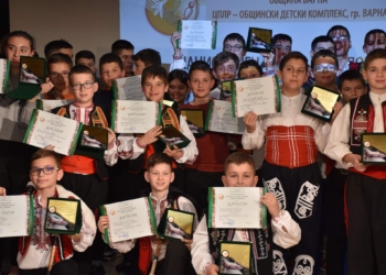 Във Варна отличиха най-добрите млади фолклорни дарования на България