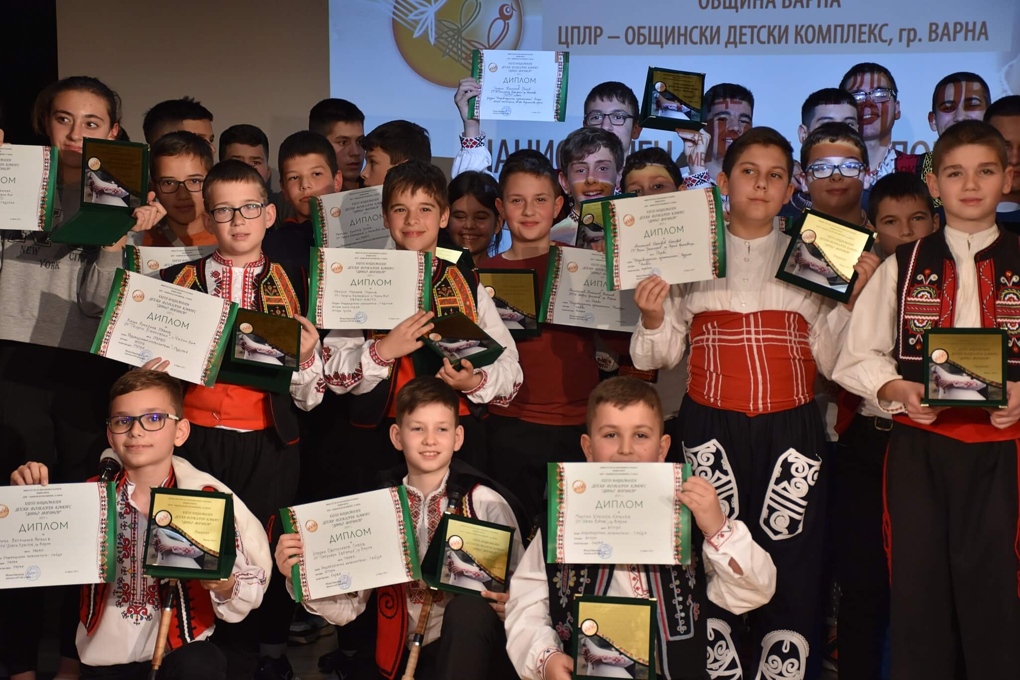 Във Варна отличиха най-добрите млади фолклорни дарования на България