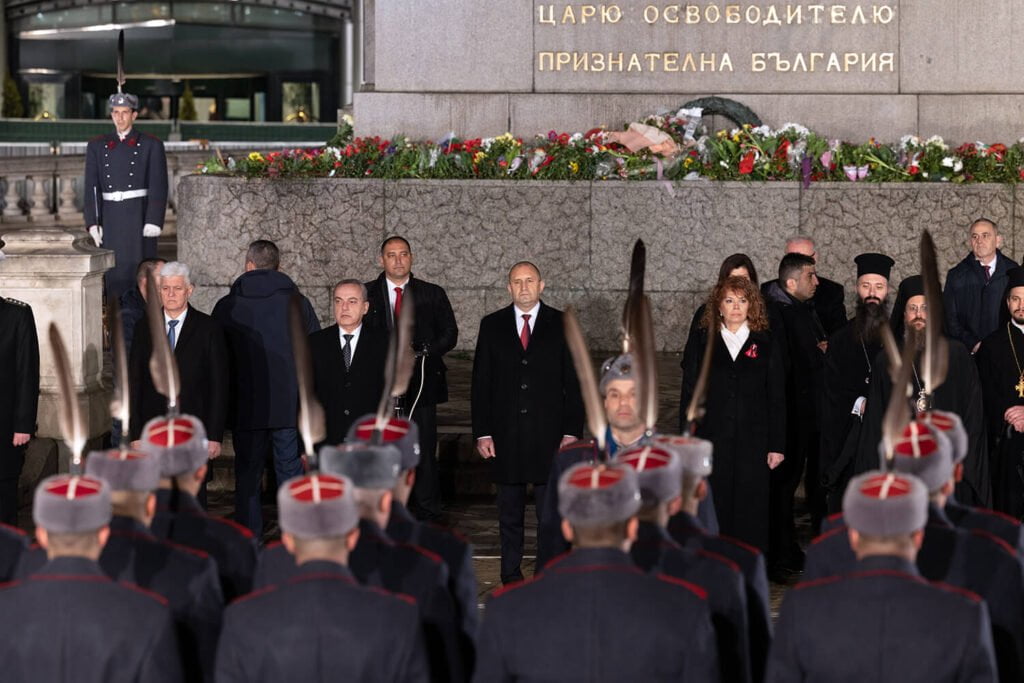 Президентът Румен Радев: Народ, който допусне да подменят историята му, е обречен да изгуби и свободата си
