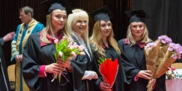 130 абсолвенти от Випуск 2022 на Машинно-технологичен факултет при ТУ – Варна получиха дипломите си на официална церемония