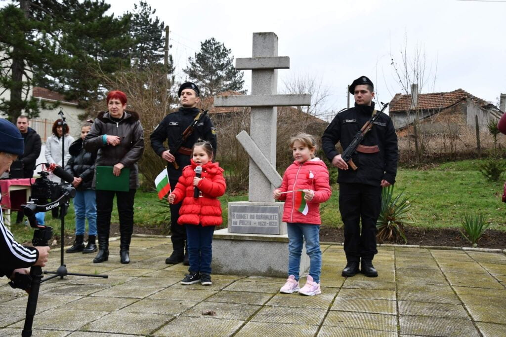 Пред паметника на руските войни в с. Гроздьово бе тържествено отбелязана 145-годишнината от Освобождението на България от османско иго
