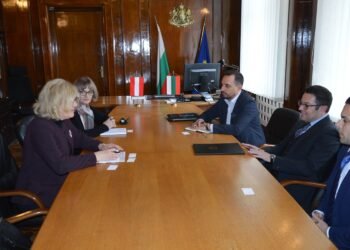 Министър Пулев: Предстои кандидатстването за индустриални зони по Плана за възстановяване