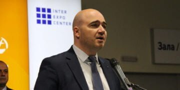 Служебният министър на туризма напусна ПП и стана секретар на президента