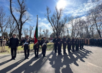 С военен ритуал и заря Варна отбелязва Националния празник 