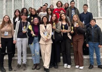 Поредни успехи Математическата гимназия във Варна на състезанието по реч и дебати на английски език