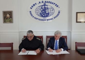 Морско училище започва общи проекти с „ТехноЛогика“