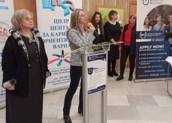 Над 1000 ученици посетиха кандидатстудентската борса във Варна