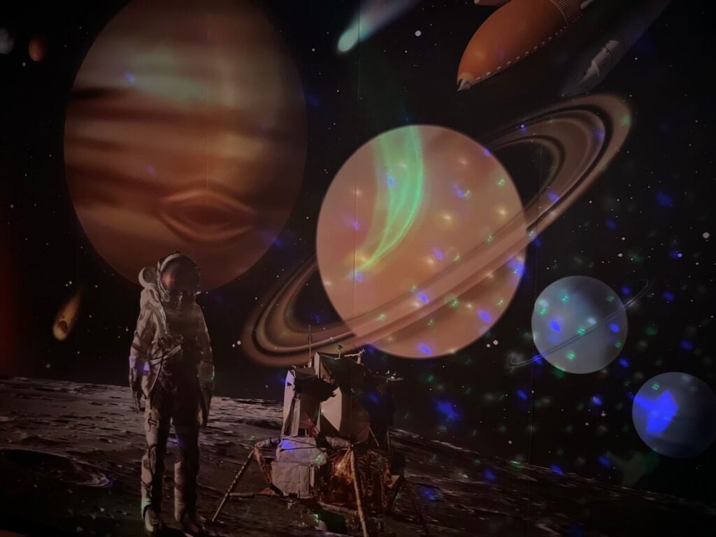 Откриха зала с макети на планети в ДГ „Лястовичка“