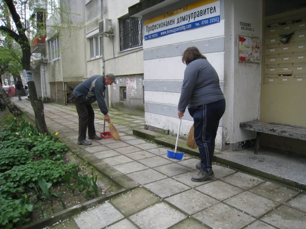 Канят варненци на пролетно почистване