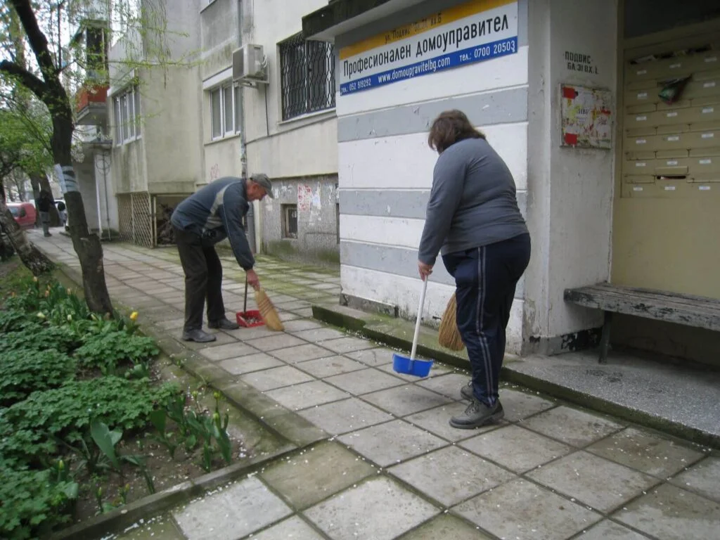 Канят варненци на пролетно почистване